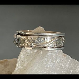 NEW 🌟⭐️✨Sterling Silver Spinner Ring